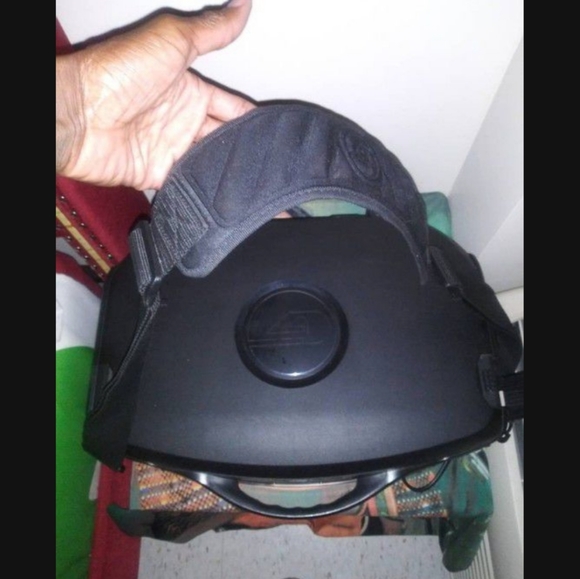 Gaems Vangaurd Gaming System - Picture 3 of 3